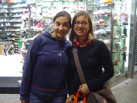 in unserer liebsten Straße, der Straße mit ca. 20 Sportschuhgeschäften