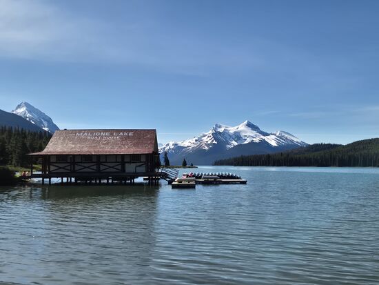 Bootshaus am Maligne Lake