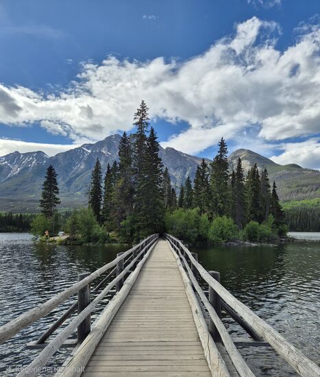 Brücke zum Pyramid Island