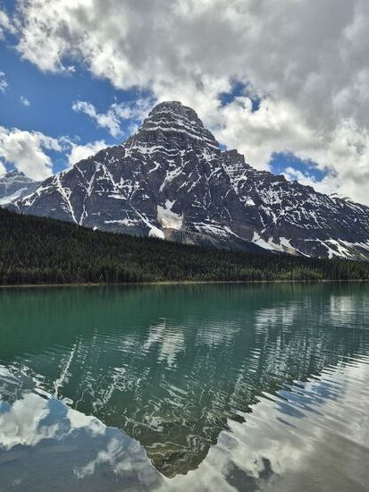 Bow Lake; Was ein bisschen Sonne am Himmel die Farben verändert...