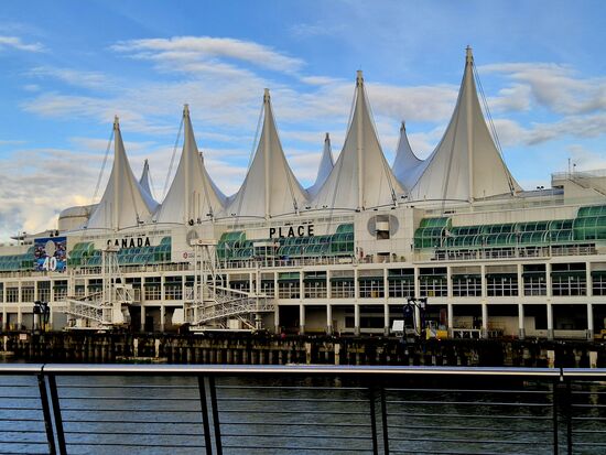 Canada Place - Hier starten die Kreuzfahrtschiffe