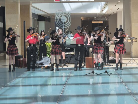 Auftritt der "Calgary Fiddle" in der Mall