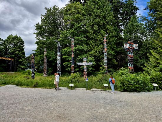 Totempfähle im Park