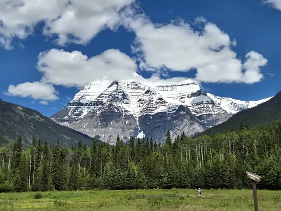 Mount Robson an 220 Tagen im Jahr ist er aufgrund seiner Höhe wolkenverhangen