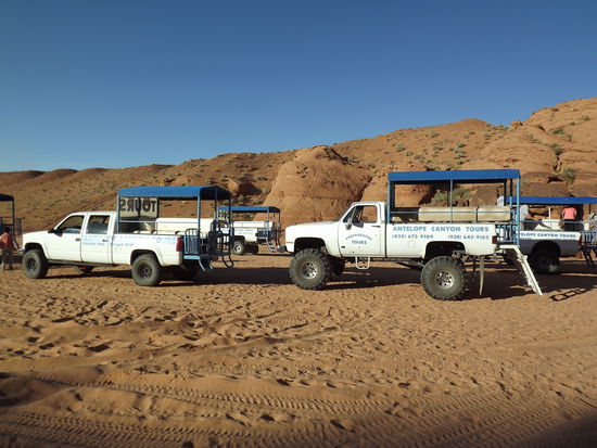 Mit diesen Jeeps sind wir zum Antelope Canyon gefahren worden.