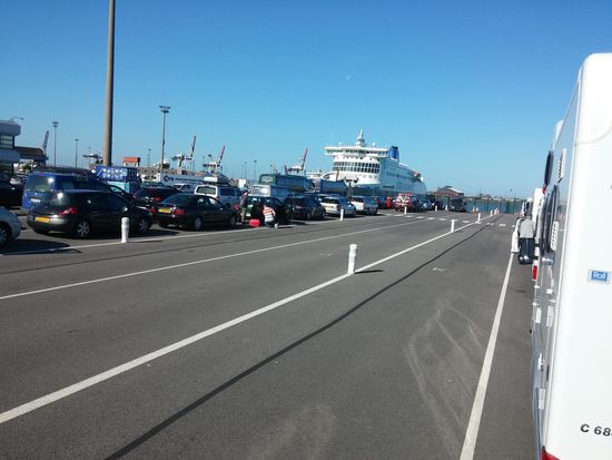 Warten auf die Fähre