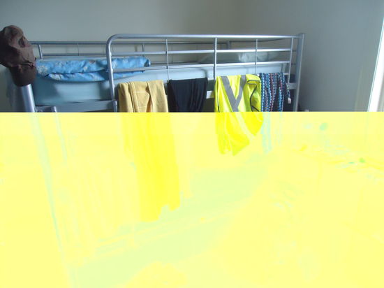 Klamotten zum Trocknen aufgehängt nach dem Regen