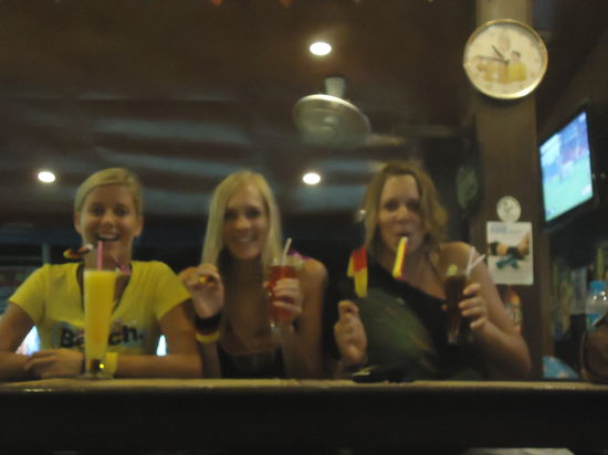 Deutschlandspiel schauen in Thailand - in fast jeder Bar gibt es dort Bildschirme die das Spiel oder generell Fussball übertragen!