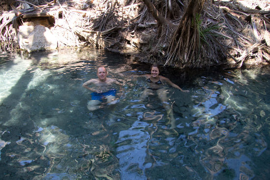 in Mataranka in den "hot" springs