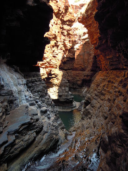 dort durfte man nicht hinunter bzw. würde man nicht mehr herauf kommen 