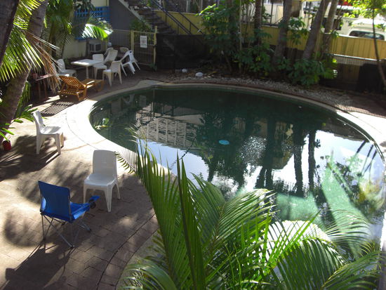 ein kleiner Pool im Hostel 