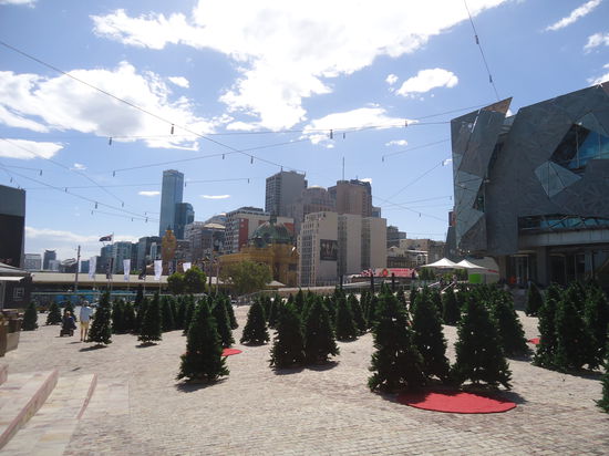 Weihnachtsbäume am Federation Square - CBD Melbourne zu kaufen 
