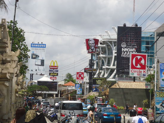 und man findet überall die bekannten Fastfoodketten 