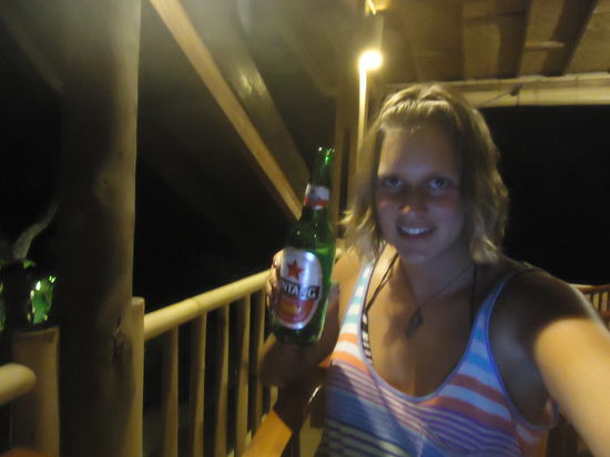 hier probierte ich das indonesische Bier - Bintang. Das große Bintang kommt in einer 620ml Flasche - der Kellner kam mit zwei Gläsern, bis er merkte dass ich alleine bin  Ist aber ein gutes Bier 
finde das ist doch ein gutes letztes Bild! Danke an alle Leser 