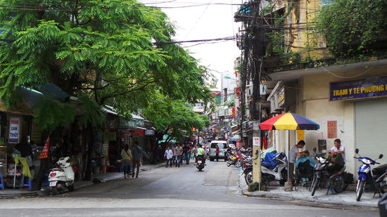 Irgendwo im old quarter - rechts wird einem auf der Strasse ein Haarschnitt verpasst 