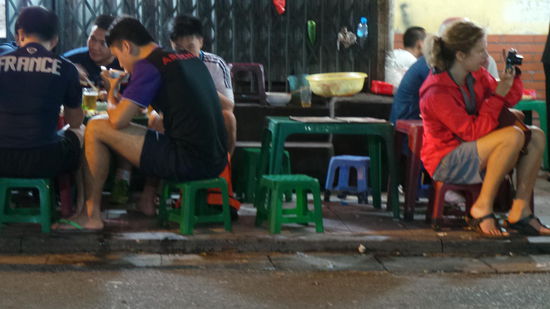 Diese minihocker findet man ueberall vor, vor allem aber bei den einheimischen "Lokalen" sehr bequem ist es allerdings nicht...