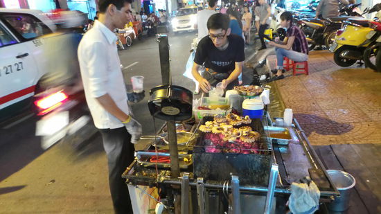 hier gibt es gegrillter Tintenfisch