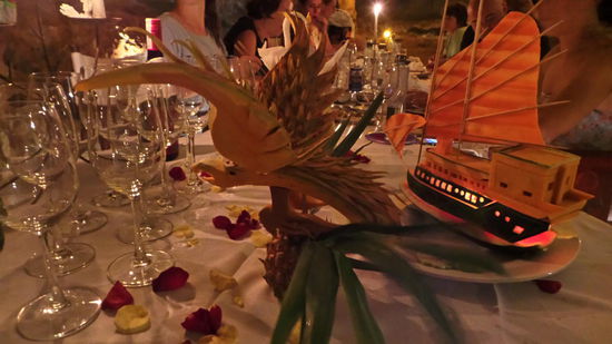 der Koch hat ein wenig mit Obst und Gemüse gebastelt 