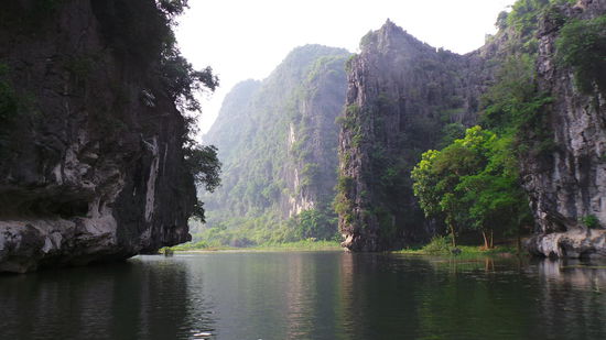 die Gegend wird auch das Ha Long Bay an Land genannt!