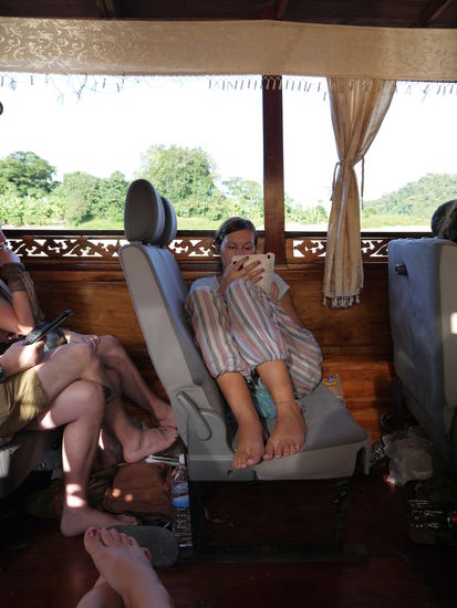 Glück gehabt, dass unser Nachbar Raucher war und fast die ganze Zeit hinten aufm Boot saß 