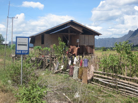 die Bushaltestelle im Dorf, zufällig entdeckt 