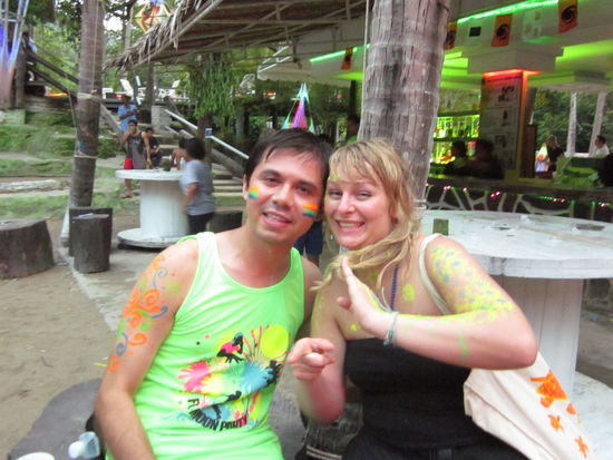 Maya mit Colin, der mit uns eine Tauchschule auf Ko Tao gesucht hat