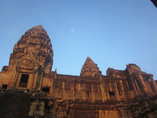 super schön angestrahlt und auch der Mond ist noch zu erkennen 
