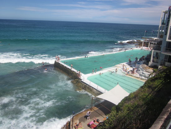 das ist ziemlich cool, gibt es viel, Schwimmbäder mit Meerwasser!