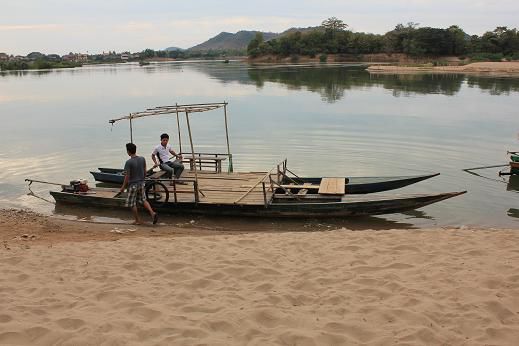 Laotische Fähre