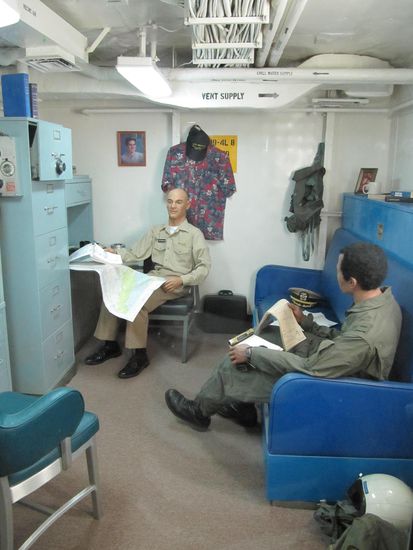 Im Inneren des Flugzeugträgers..