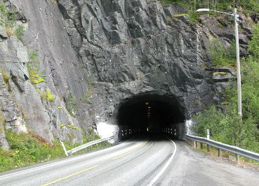 Jedes Mal war es sehr spannend in ein Tunnel einzufahren, indem es sogar Kurven gab.