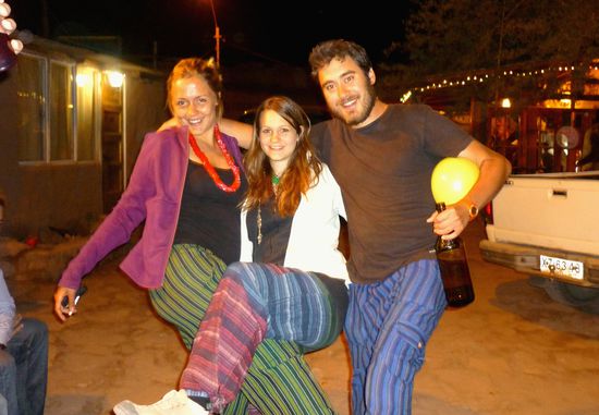 Marie, ich und Kevin mit unseren Pijamahosen