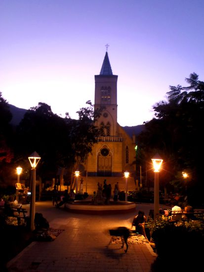 Plaza von Pisco Elqui