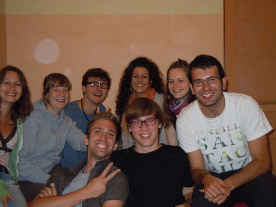 Hinten: Nina, Elli, Nick, Lucia, Ich, Julien. Unten: Arnaud, Bob.