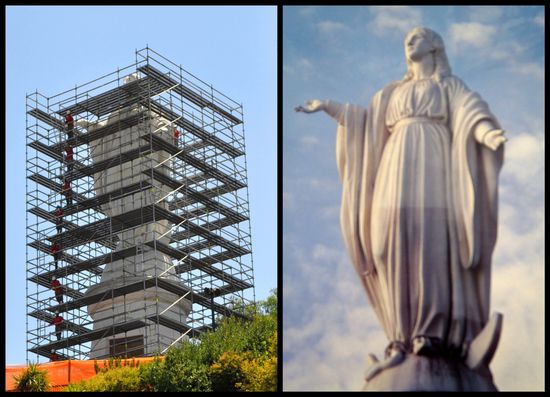 links: Virgen in Restauration
rechts: Foto von einer Postkarte