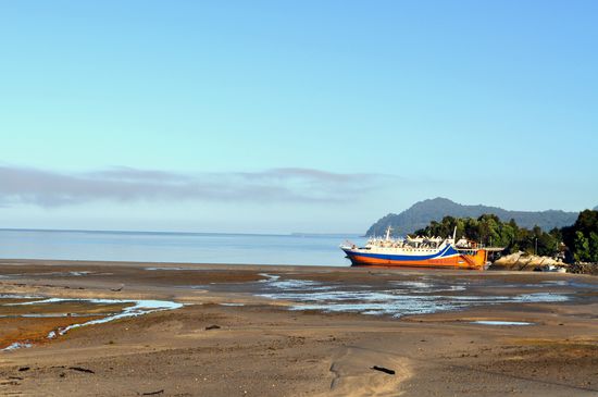 unser Schiff in Chaiten