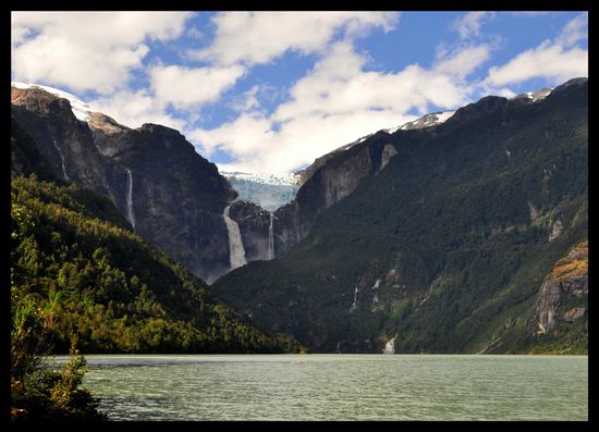 Blick über den See zum Gletscher