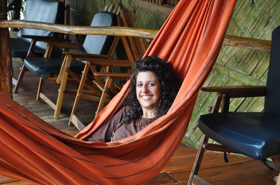 Lucia in der Hotelhängematte