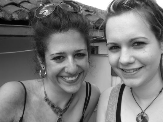 Lucia und ich auf der Hostelterrasse