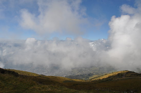 die Aussicht auf Quito vom Pichincha runter