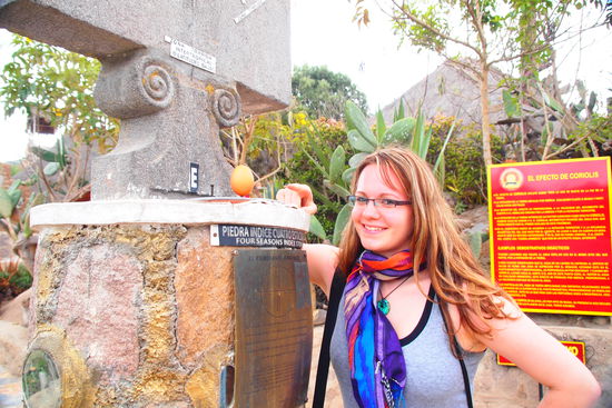 Ich und das stehende Ei auf dem Nagel