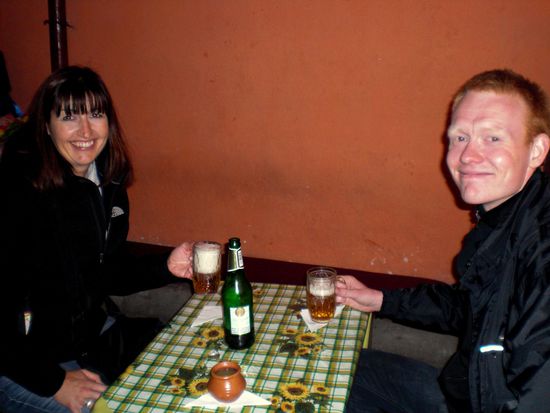 Tanja und Simon beim Anstossen