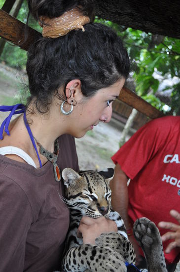 Lucia mit dem Ozelot