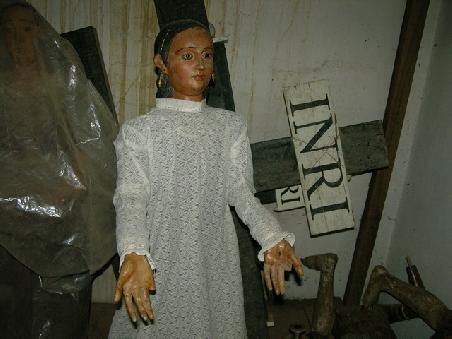 Kirchenrequisiten - in der Kirche von San Rafael