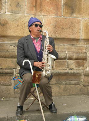 Blinder Saxophonspieler in Sucre