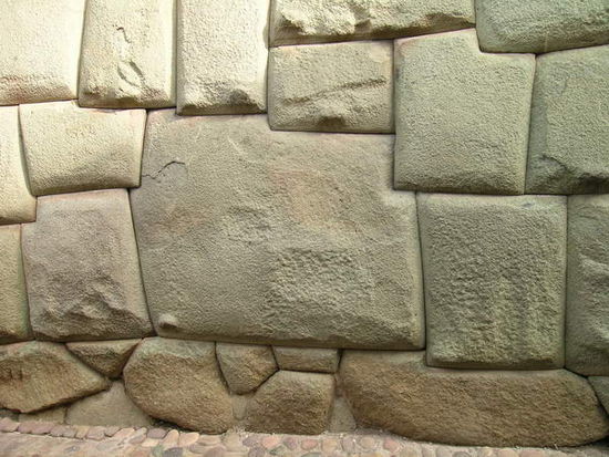 Der berühmte 12 Winkelstein in Cusco