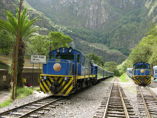 Peru Rail - der Anblick täuscht. Denn obwohl die Züge alt und nicht besonders komfortabel ausgestattet sind, ist dies eine der teuersten Bahnstrecken der Erde