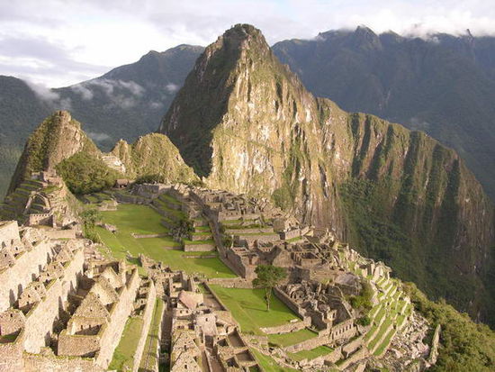 Blick auf Machu Picchu (im Hintergrund ist der Wayna Picchu zu sehen)