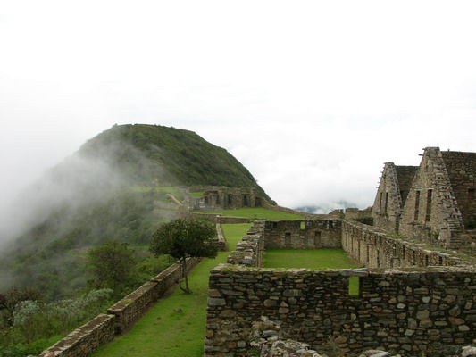 Blick auf den Hauptplatz in Choquequirau