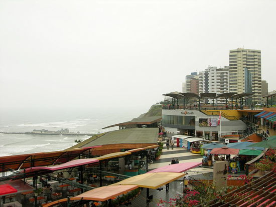 Shoppingmeile Larcomar in Miraflores
